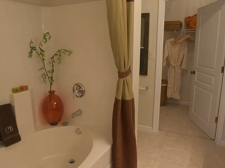Calypso Bay Apartments — Photo 40