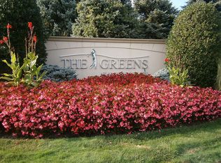 580 Verona Dr, Melville, NY 11747