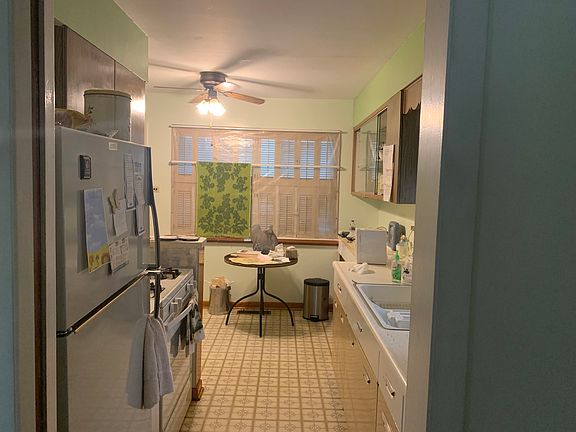 4th image of 15480 Champlain St