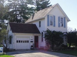 120 S Locust St, Genoa, IL 60135