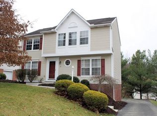 38 Countryside Ct, Canonsburg, PA 15317
