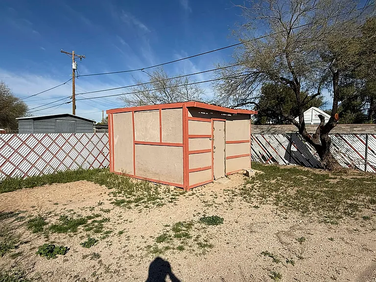 333 E Linden St — Photo 25