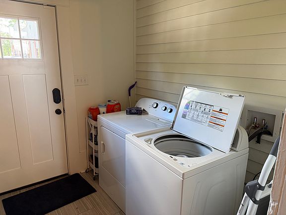 5th image of 130 Childs St