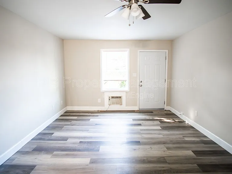 2311 Holbrook Dr #6 — Photo 2