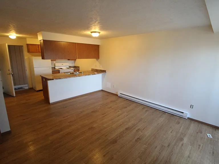 Pineridge Apartments — Photo 3