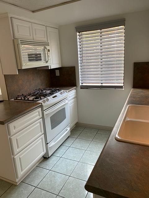 Kitchen, convection, oven, and microwave