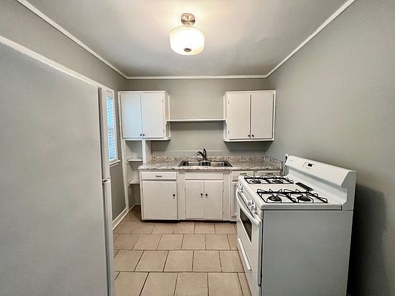4th image of 2068 Jefferson Ave APT 2