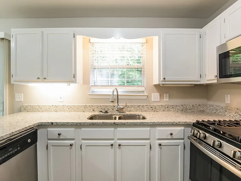 520 Brooksdale Dr — Photo 6