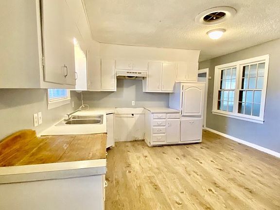 3rd image of 909 W 21st St #Cabb4998d