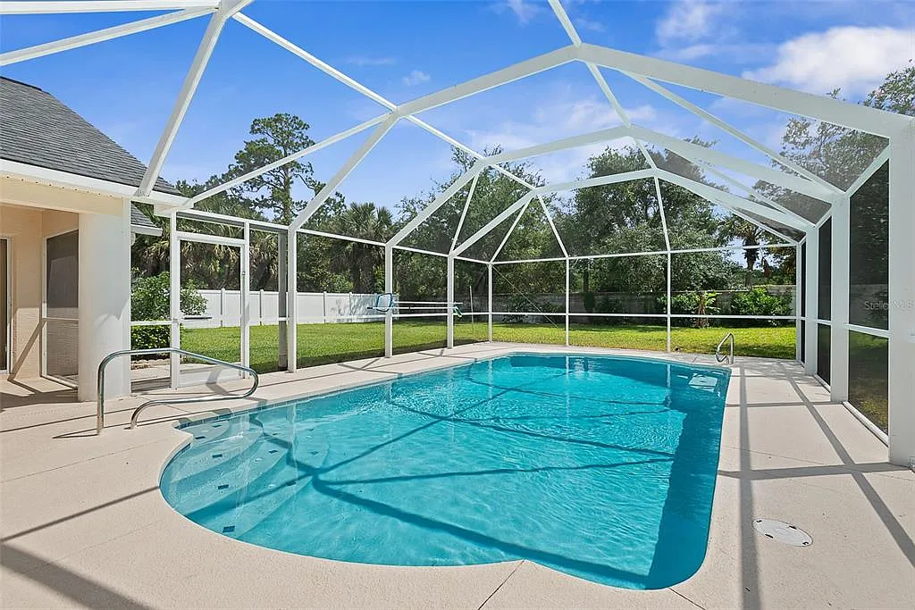 3 bed, 2.0 bath, 2033 sqft, $3,000 — Photo 3