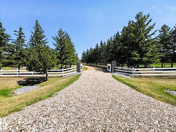 3rd image of 52249 Range Rd #222-193