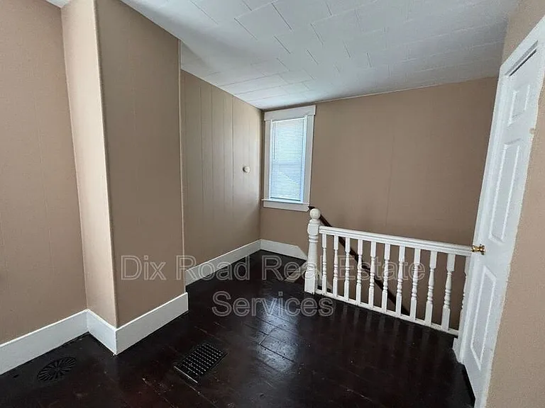 123 N Miami St — Photo 15