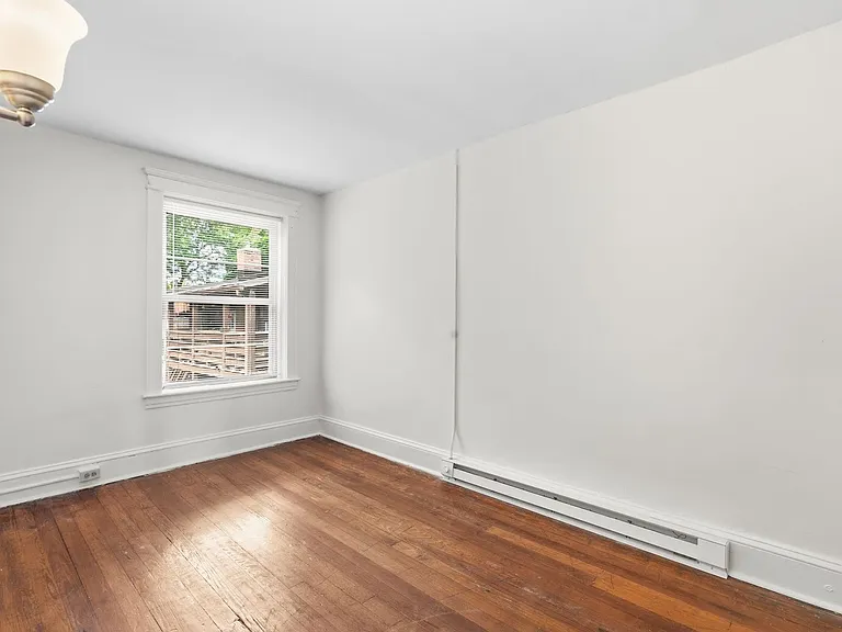 1447 Dwight St — Photo 11