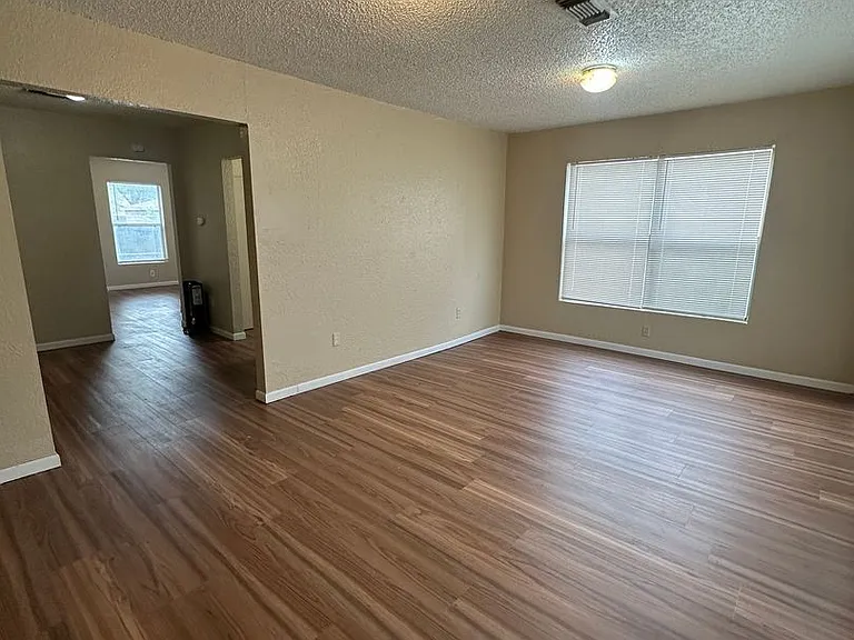 3105 S Harrison St — Photo 4