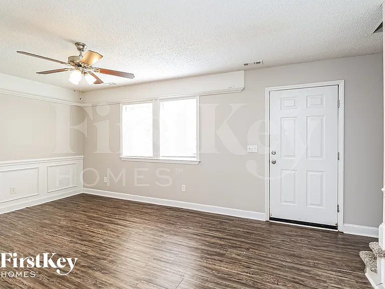 1716 Virginia St — Photo 3
