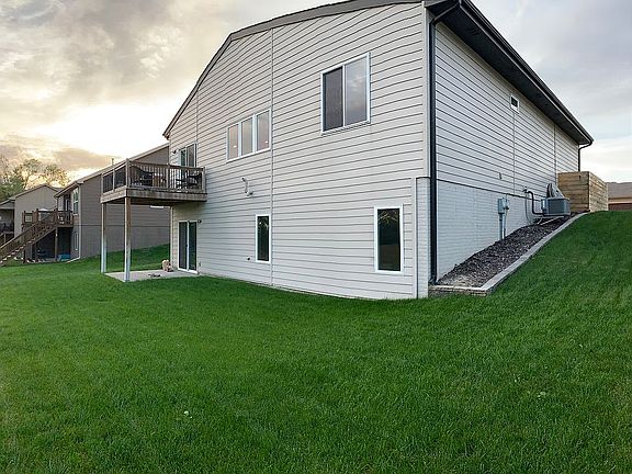 4th image of 320 Fairway Cir