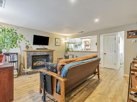 4th image of 3995 Finley Avenue