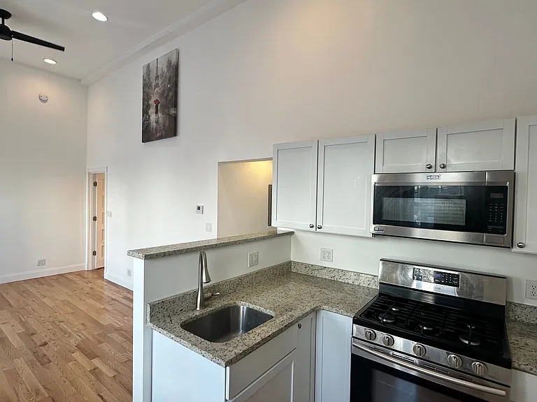 2101 S Ashland Ave #1-R — Photo 4