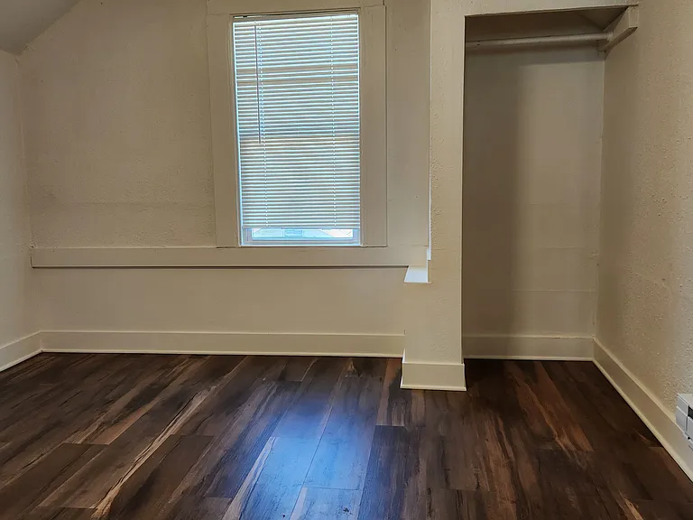 15212 Washington Ave SW — Photo 8