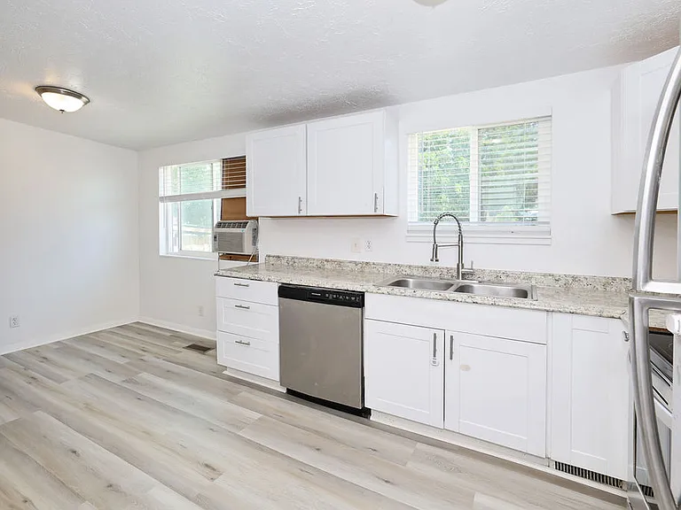 444 N Morton Dr — Photo 3