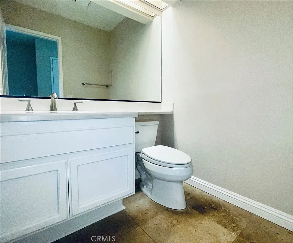4 bed, 2.5 bath, 2411 sqft, $5,800 — Photo 4