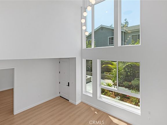 5th image of 176 N Catalina Ave #103