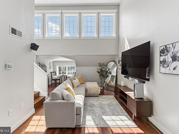 3rd image of 5233 Connecticut Ave NW APT 301