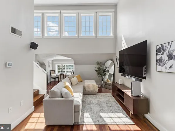 5233 Connecticut Ave NW APT 301, Washington, DC 20015