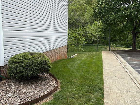 2nd image of 120 Mulberry Cir