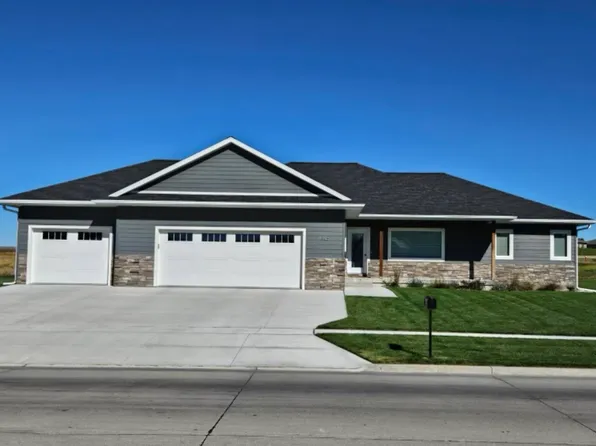 1105 W 50th St, Kearney, NE 68845