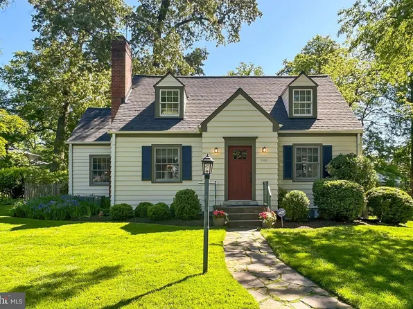 2365 Greenwich St, Falls Church, VA 22046