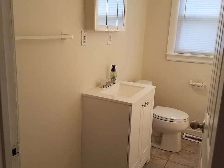 1576 College Ave — Photo 17