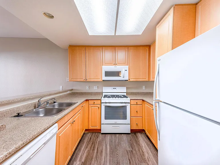 Laurel Canyon Apartment Homes — Photo 59