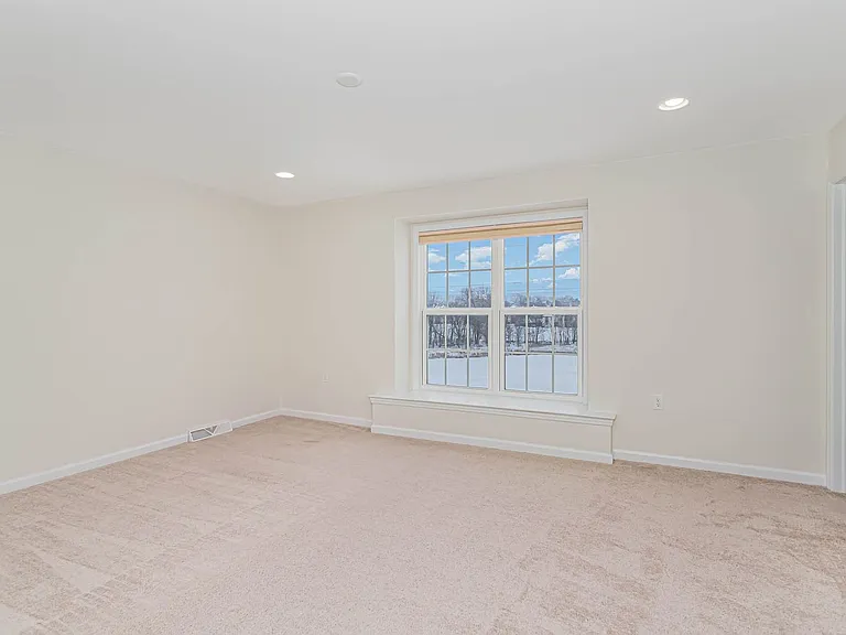 542 Rayburn Ct — Photo 13