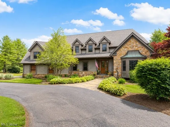 11205 Hampton Ridge Dr, Chardon, OH 44024