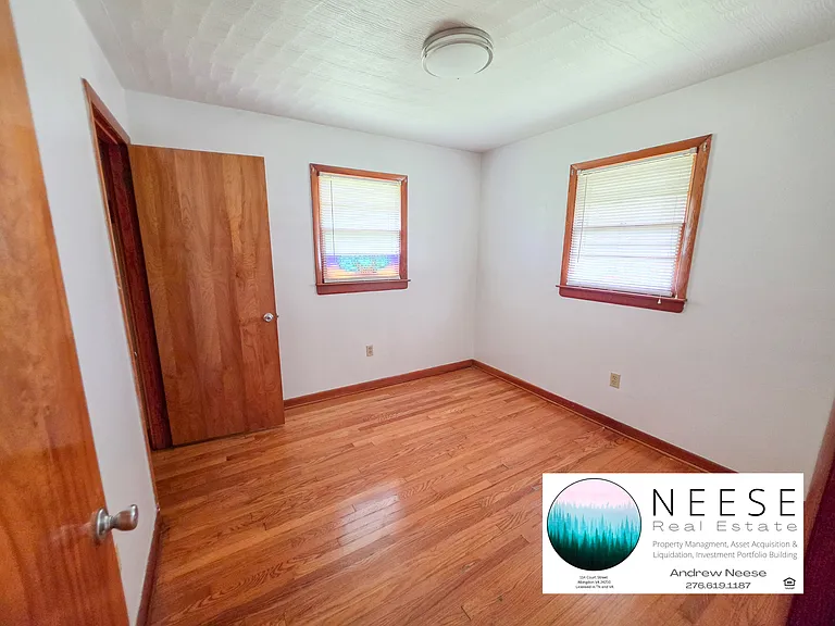 422 Barker Ln — Photo 11