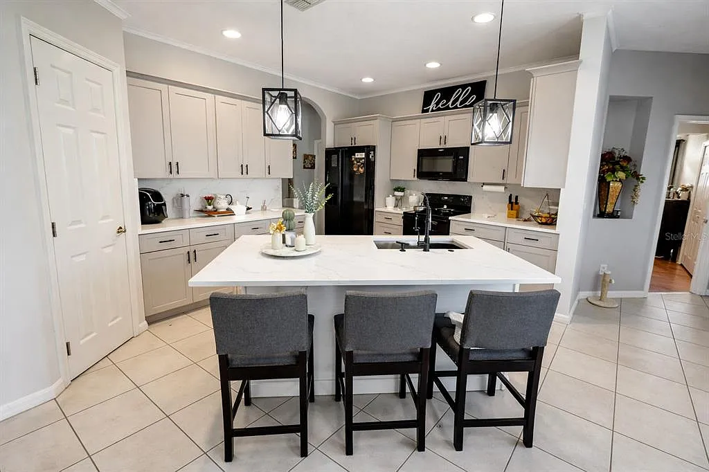 5 bed, 4.0 bath, 2691 sqft, $2,800 — Photo 4