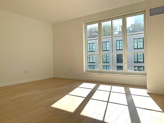 4th image of 535 W 43rd St APT N15c