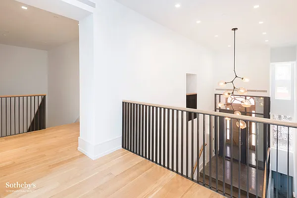 Sold by Sotheby's International Realty | media 25