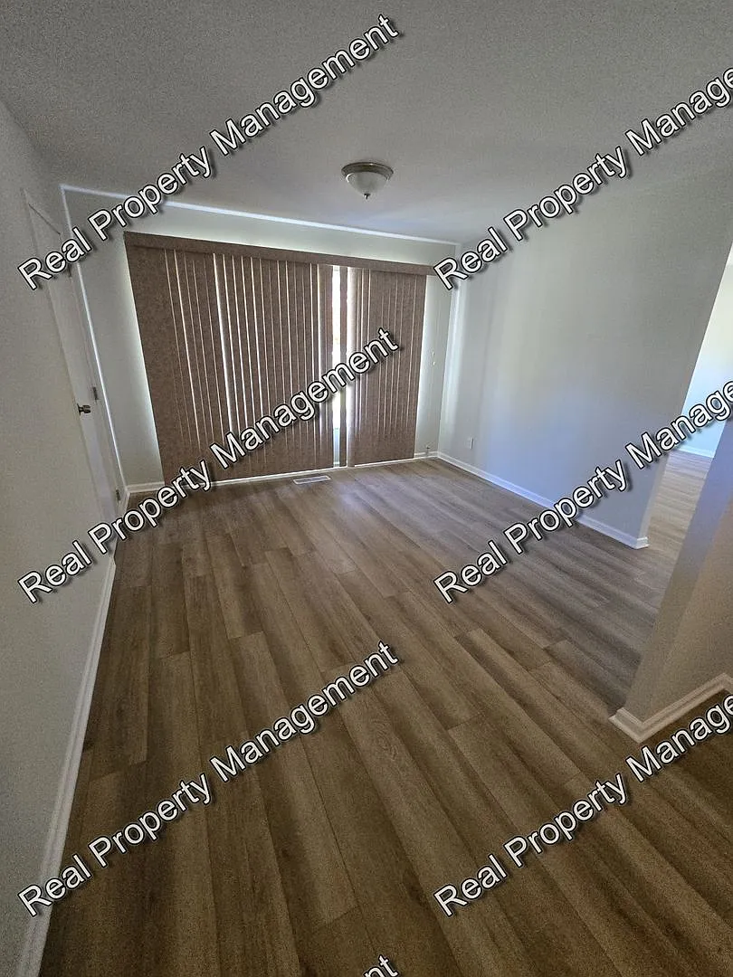 Updated 3 Bedroom Ranch — Photo 3