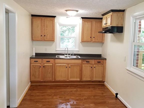 4th image of 3917 Moorman Dr