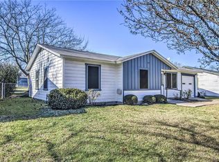 833 Renfro Dr, White Settlement, TX 76108