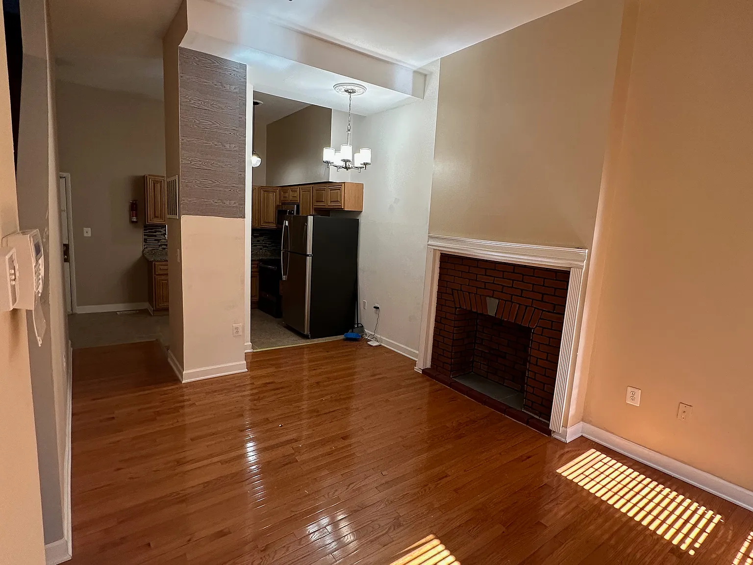 4 bed, 2.0 bath, $1,900 — Photo 2
