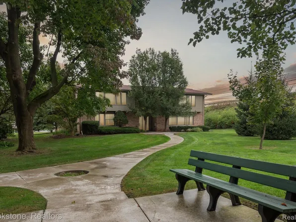 359 Concord Pl APT 3, Bloomfield Hills, MI 48304
