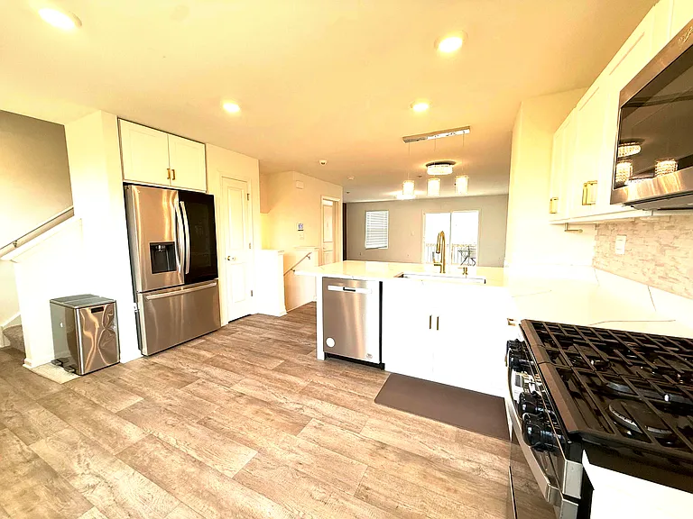 1442 Yosemite Way — Photo 7