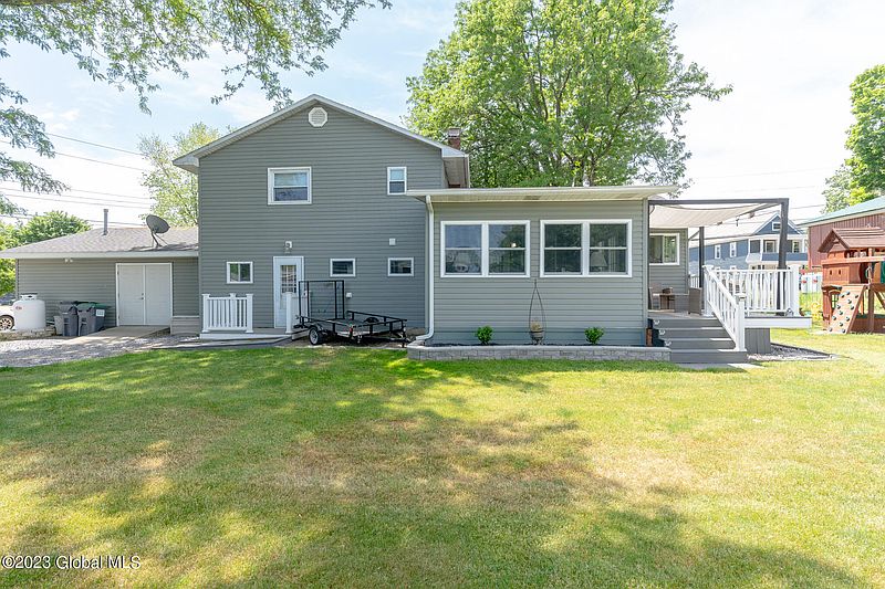 4th image of 13 Howland Avenue