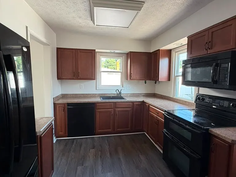 26381 Drakefield Ave — Photo 2
