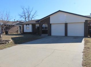 1016 SW 3rd St, Moore, OK 73160