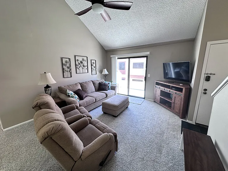 441 Moser Ave #B8 — Photo 4