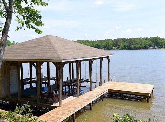 2nd image of 247B Lakeshore Dr